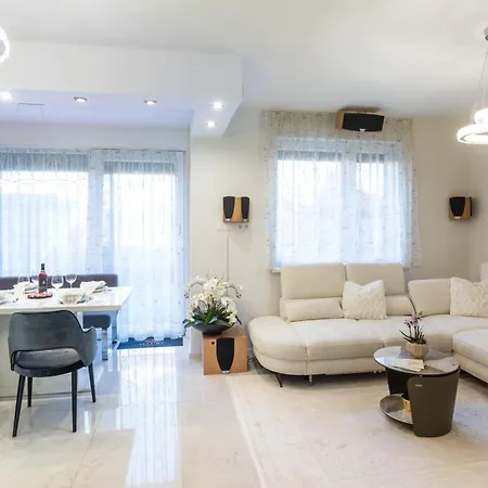 Allure Luxury - 4 Csillagos Wellness Διαμέρισμα *