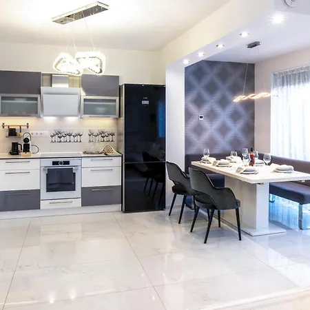 Allure Luxury - 4 Csillagos Wellness Διαμέρισμα *